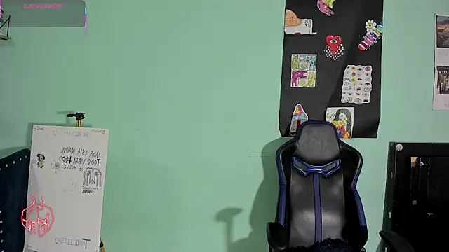 TYLERhHOT2005 online show from May 2026 07:20:01 PM