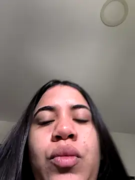 Snapshot of Annarhode chatting on April 2026 05:28:01 PM Annarhode online show from April 2026 05:28:01 PM