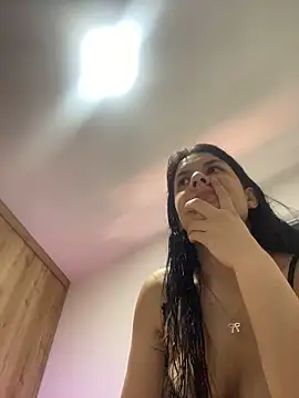 Snapshot of Annarhode chatting on May 2026 04:28:01 PM Annarhode online show from May 2026 04:28:01 PM