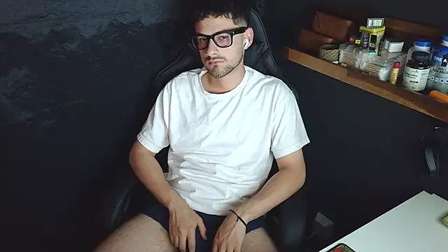 Snapshot of geno_a90 chatting on March 2026 04:40:01 AM geno a90 online show from March 2026 04:40:01 AM