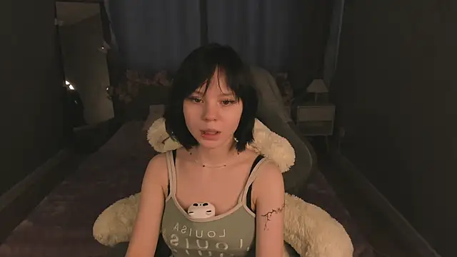 Snapshot of Loly_Cuttie chatting on May 2026 01:18:01 PM Loly Cuttie online show from May 2026 01:18:01 PM
