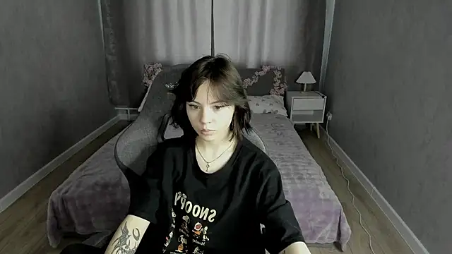 Snapshot of Loly_Cuttie chatting on May 2026 09:05:02 AM Loly Cuttie online show from May 2026 09:05:02 AM