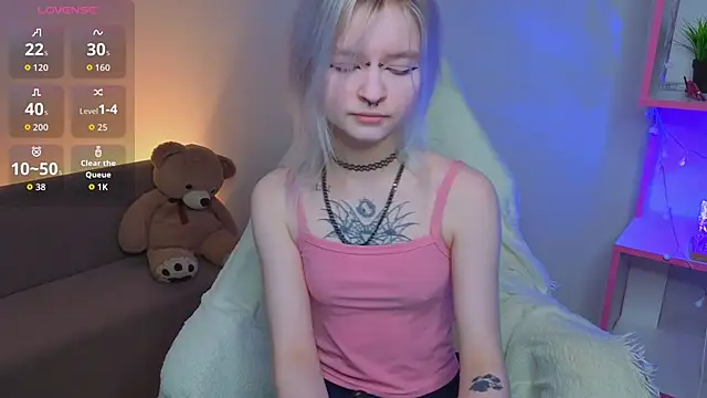 Snapshot of Mary_Wester chatting on April 2026 12:00:01 AM Mary Wester online show from April 2026 12:00:01 AM