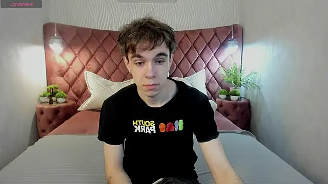 Snapshot of DaveBevy chatting on April 2026 05:16:01 AM DaveBevy online show from April 2026 05:16:01 AM