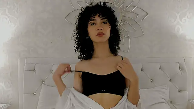 Snapshot of Julietta___ chatting on April 2026 12:06:02 PM Julietta online show from April 2026 12:06:02 PM
