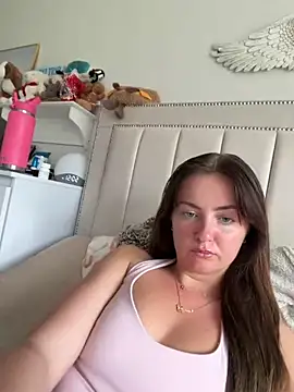 Snapshot of LolaSkyee chatting on June 2026 12:07:02 PM LolaSkyee online show from June 2026 12:07:02 PM