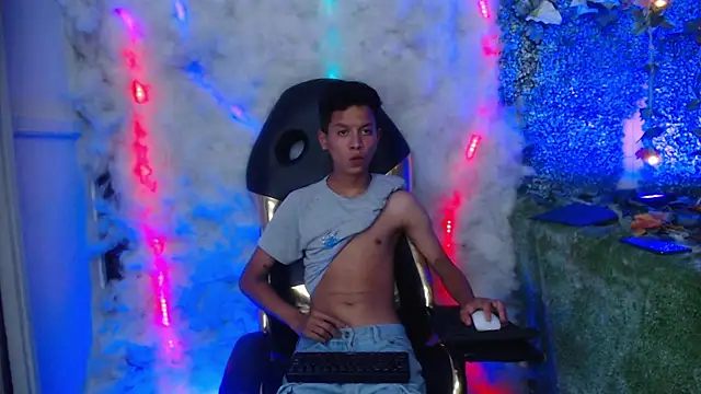 Snapshot of camilo_hott3 chatting on March 2026 09:09:02 PM camilo hott3 online show from March 2026 09:09:02 PM