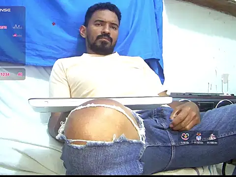 Snapshot of Max_velvet chatting on April 2026 04:43:01 AM Max velvet online show from April 2026 04:43:01 AM