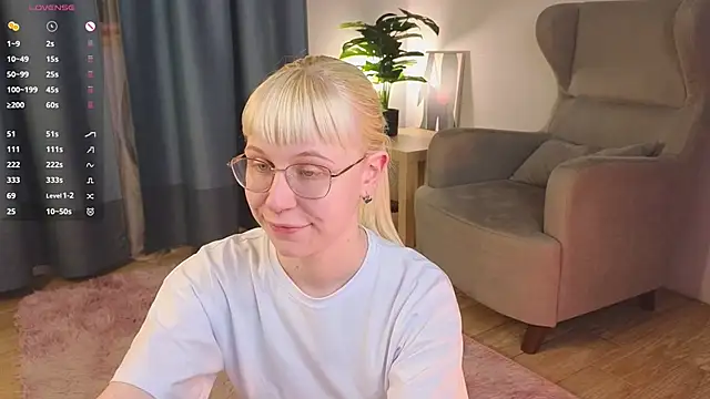 Snapshot of call_me_heaven chatting on April 2026 03:20:01 PM call me heaven online show from April 2026 03:20:01 PM