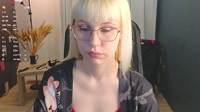 Snapshot of call_me_heaven chatting on May 2026 04:03:02 PM call me heaven online show from May 2026 04:03:02 PM