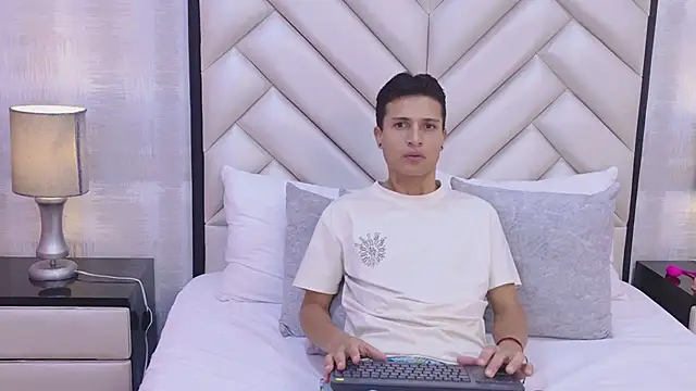 ChloeAndJeanPaul online show from May 2026 02:27:02 AM