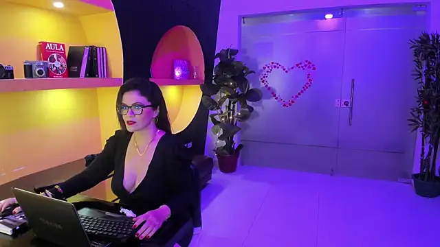 Snapshot of BiancaRoyalle chatting on April 2026 09:17:02 PM BiancaRoyalle online show from April 2026 09:17:02 PM