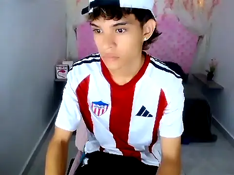 chris evans77 online show from April 2026 01:00:02 PM