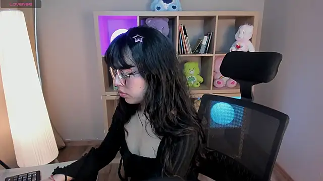 Saphyralux online show from June 2026 08:25:02 PM