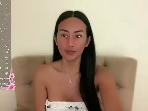 Snapshot of SweetSugar_xx chatting on May 2026 11:32:01 PM SweetSugar xx online show from May 2026 11:32:01 PM