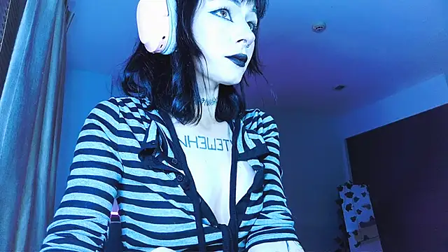 H3xD0ll online show from April 2026 11:14:01 PM