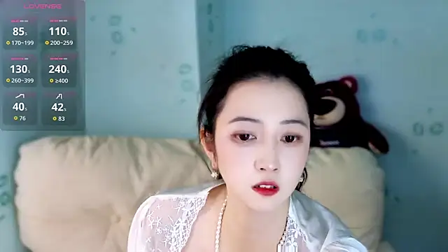Snapshot of summer_uu chatting on May 2026 06:35:02 PM summer uu online show from May 2026 06:35:02 PM
