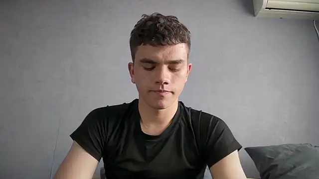 MaxWoolf online show from June 2026 12:10:02 PM