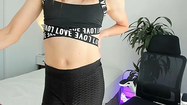 Snapshot of LilyReina chatting on March 2026 05:57:02 PM LilyReina online show from March 2026 05:57:02 PM