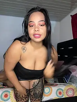 Snapshot of lunaa_love chatting on April 2026 01:18:02 AM lunaa love online show from April 2026 01:18:02 AM