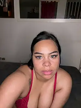 Snapshot of lunaa_love chatting on May 2026 11:45:02 PM lunaa love online show from May 2026 11:45:02 PM