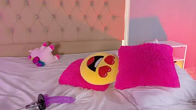 Snapshot of CandyRose__ chatting on April 2026 04:13:02 AM CandyRose online show from April 2026 04:13:02 AM
