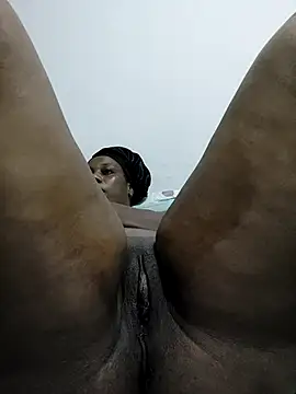 Snapshot of Dutches101 chatting on April 2026 02:00:01 AM Dutches101 online show from April 2026 02:00:01 AM