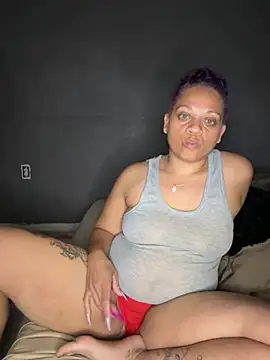 SHY QUINN online show from May 2026 12:23:01 PM
