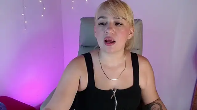 Snapshot of Carolina_2403 chatting on May 2026 07:43:02 PM Carolina 2403 online show from May 2026 07:43:02 PM
