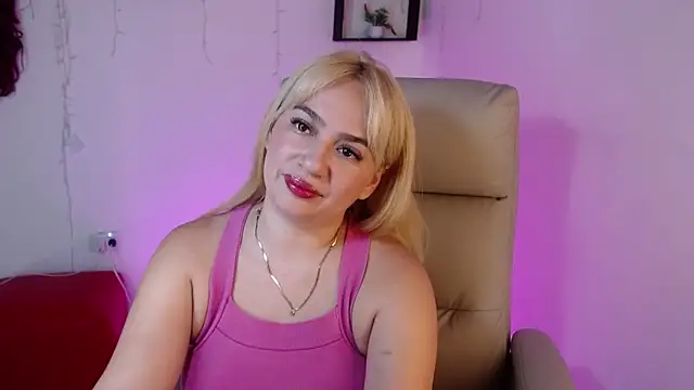 Snapshot of Carolina_2403 chatting on May 2026 04:48:02 PM Carolina 2403 online show from May 2026 04:48:02 PM