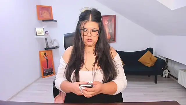 Snapshot of MariyaWill chatting on June 2026 11:18:02 PM MariyaWill online show from June 2026 11:18:02 PM