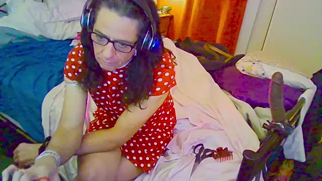 courtney1982 online show from June 2026 08:00:01 PM