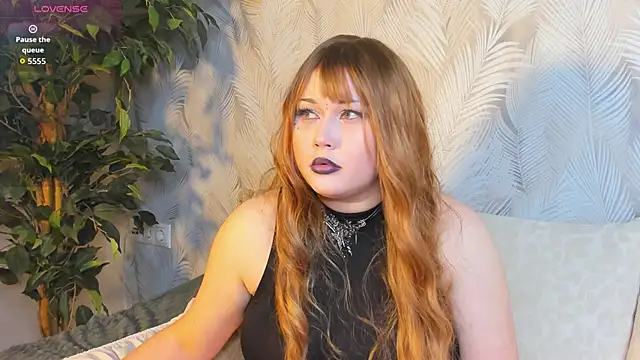 Roxy Moor online show from May 2026 04:04:02 PM