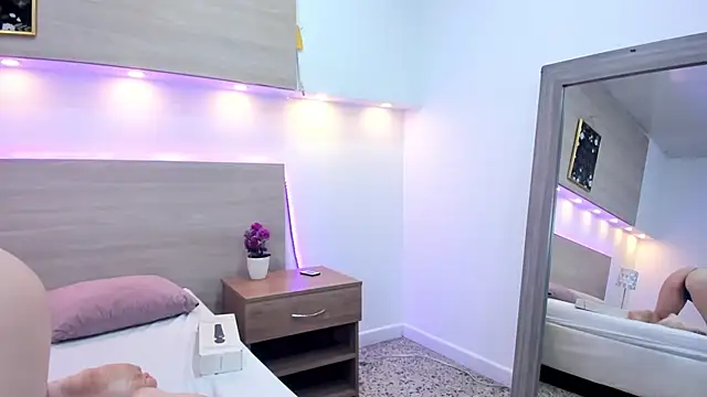 Ellaa honey online show from April 2026 01:01:01 PM