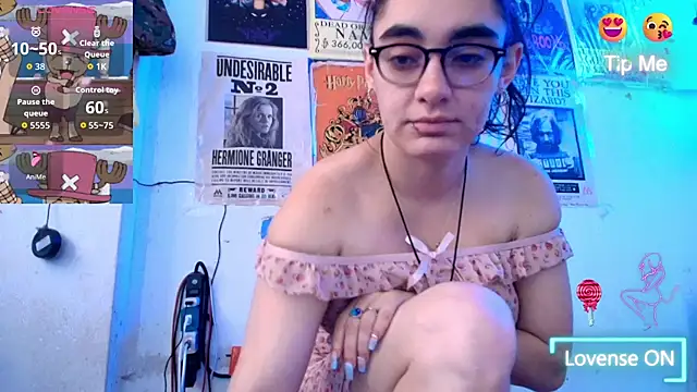 Snapshot of Ellaa_honey chatting on June 2026 06:19:02 PM Ellaa honey online show from June 2026 06:19:02 PM