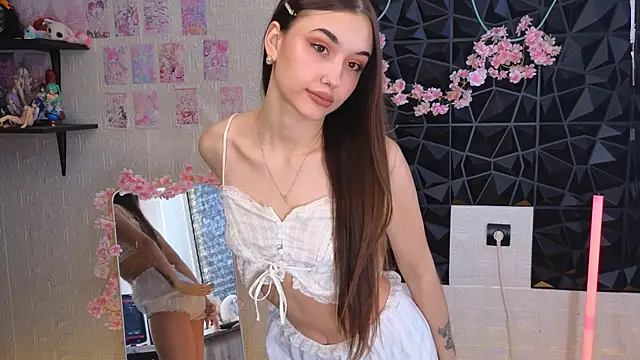Snapshot of belle_cute chatting on April 2026 02:54:01 AM belle cute online show from April 2026 02:54:01 AM