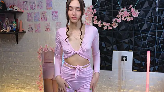 Snapshot of belle_cute chatting on April 2026 03:09:02 AM belle cute online show from April 2026 03:09:02 AM