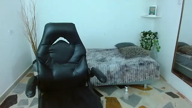 Valeriamora  online show from April 2026 01:41:01 PM