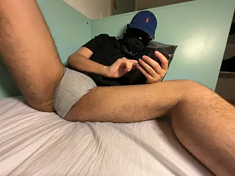 Snapshot of Rebeu_77 chatting on April 2026 08:15:02 PM Rebeu 77 online show from April 2026 08:15:02 PM
