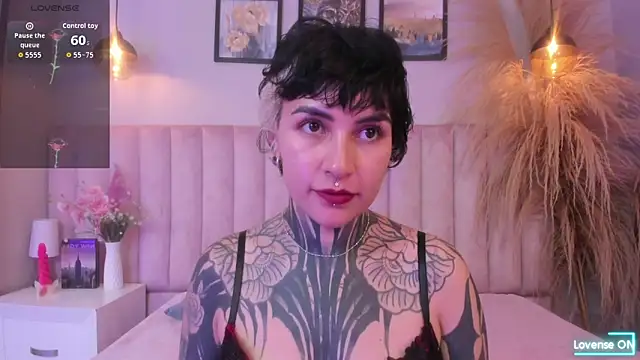 Snapshot of Luana_fiore chatting on April 2026 12:21:01 PM Luana fiore online show from April 2026 12:21:01 PM