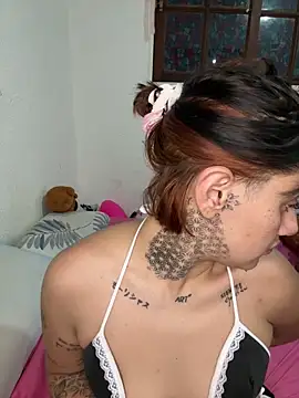 Abrildqquino online show from May 2026 10:18:01 PM