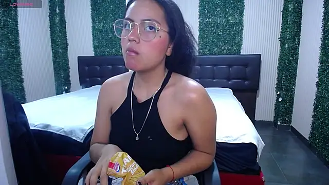 roxxyblack01 online show from June 2026 12:59:02 AM