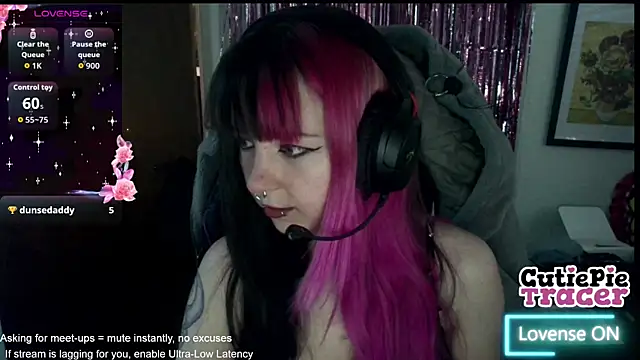 Snapshot of CutieTracer chatting on May 2026 12:22:02 PM CutieTracer online show from May 2026 12:22:02 PM