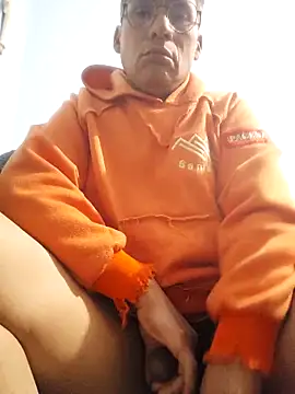 lectorhot96 online show from April 2026 05:18:02 AM