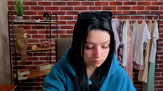 AnnaaPage online show from April 2026 01:40:01 PM