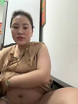 Snapshot of Lina-Naughty chatting on May 2026 05:11:01 PM Lina-Naughty online show from May 2026 05:11:01 PM