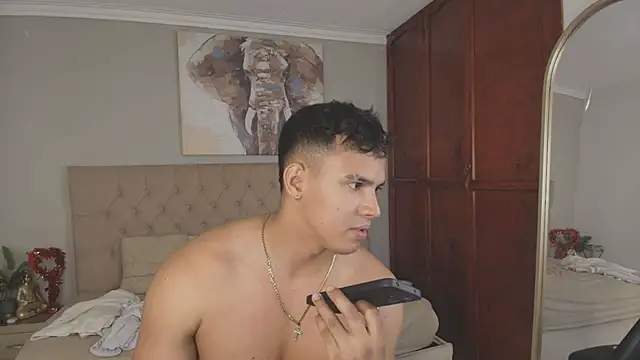 Snapshot of Maxi_and_Ares chatting on May 2026 07:31:01 PM Maxi and Ares online show from May 2026 07:31:01 PM