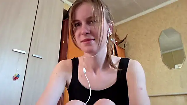 Snapshot of DonnaKuc chatting on April 2026 06:11:01 AM DonnaKuc online show from April 2026 06:11:01 AM