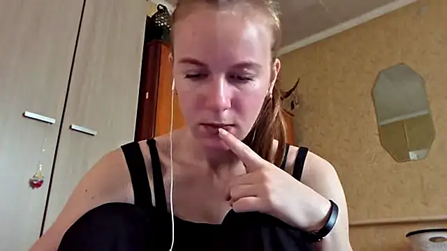 Snapshot of DonnaKuc chatting on April 2026 06:13:01 AM DonnaKuc online show from April 2026 06:13:01 AM