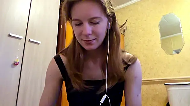 Snapshot of DonnaKuc chatting on April 2026 06:13:05 AM DonnaKuc online show from April 2026 06:13:05 AM